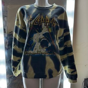 Oversized crewneck sweater